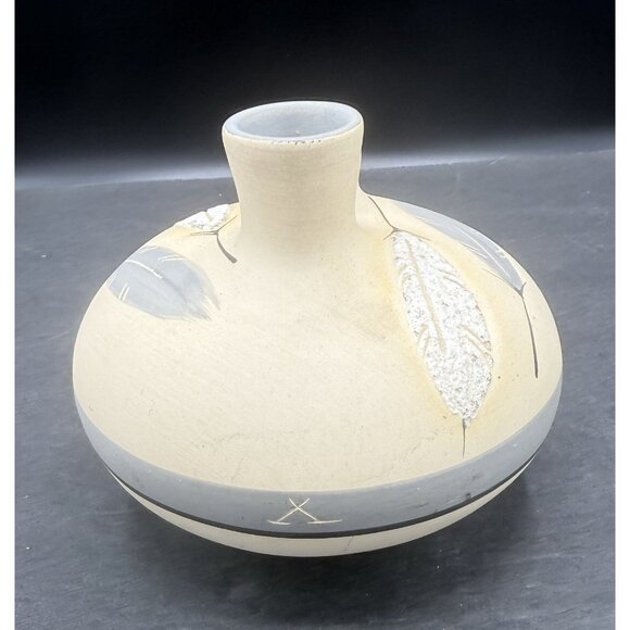 Signed Grey Feather #8 Desert Pueblo Pottery Vase Cream Grey White - Picture 4 of 10